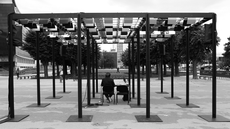 Lecture sous la Pergola de LAb[au] / Crédits photo Philippe Groslier, L'Ososphère, 2015